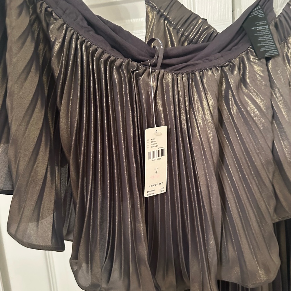 Pleated metallic olive colored skirt set - Picture 6 of 13